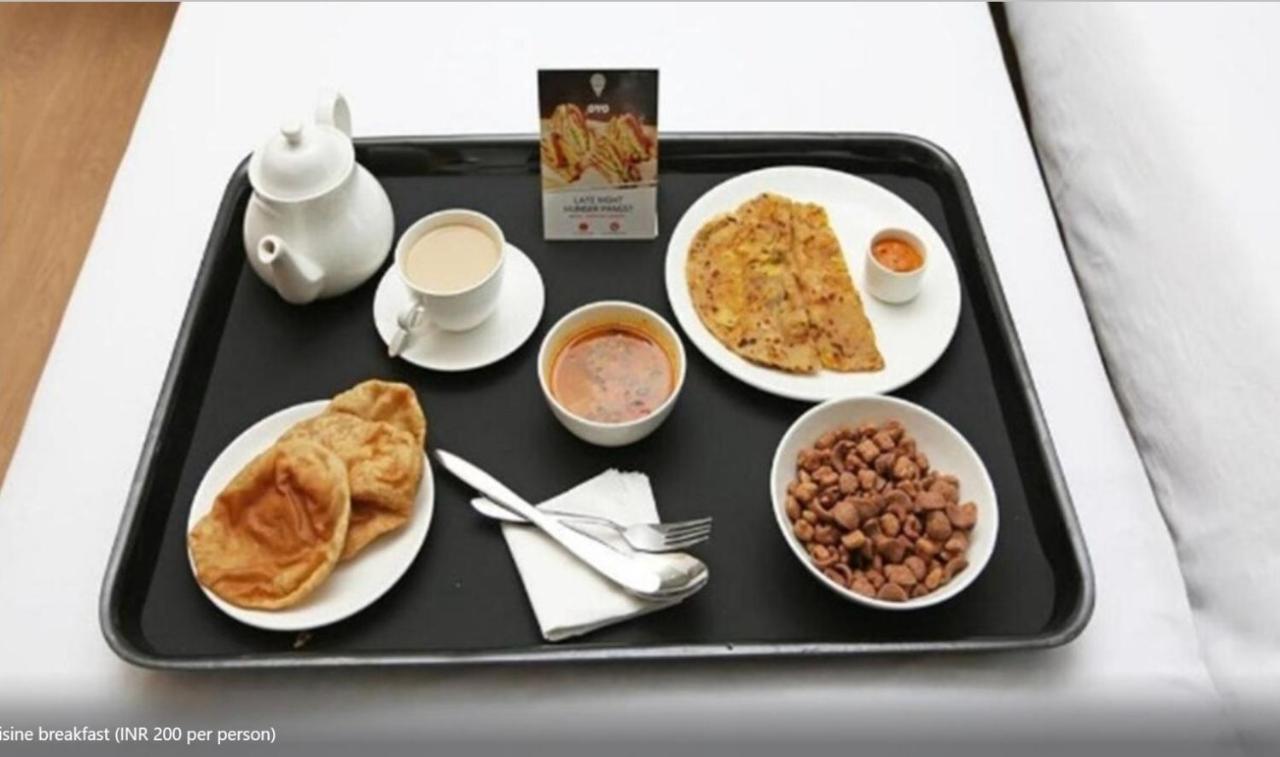 Hotel Clink New Delhi Airport Esterno foto