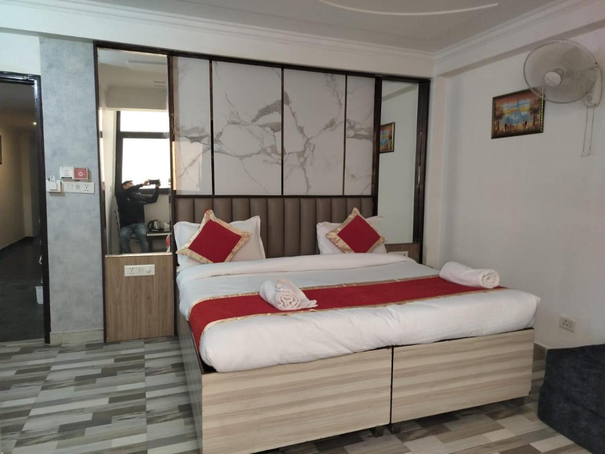 Hotel Clink New Delhi Airport Esterno foto