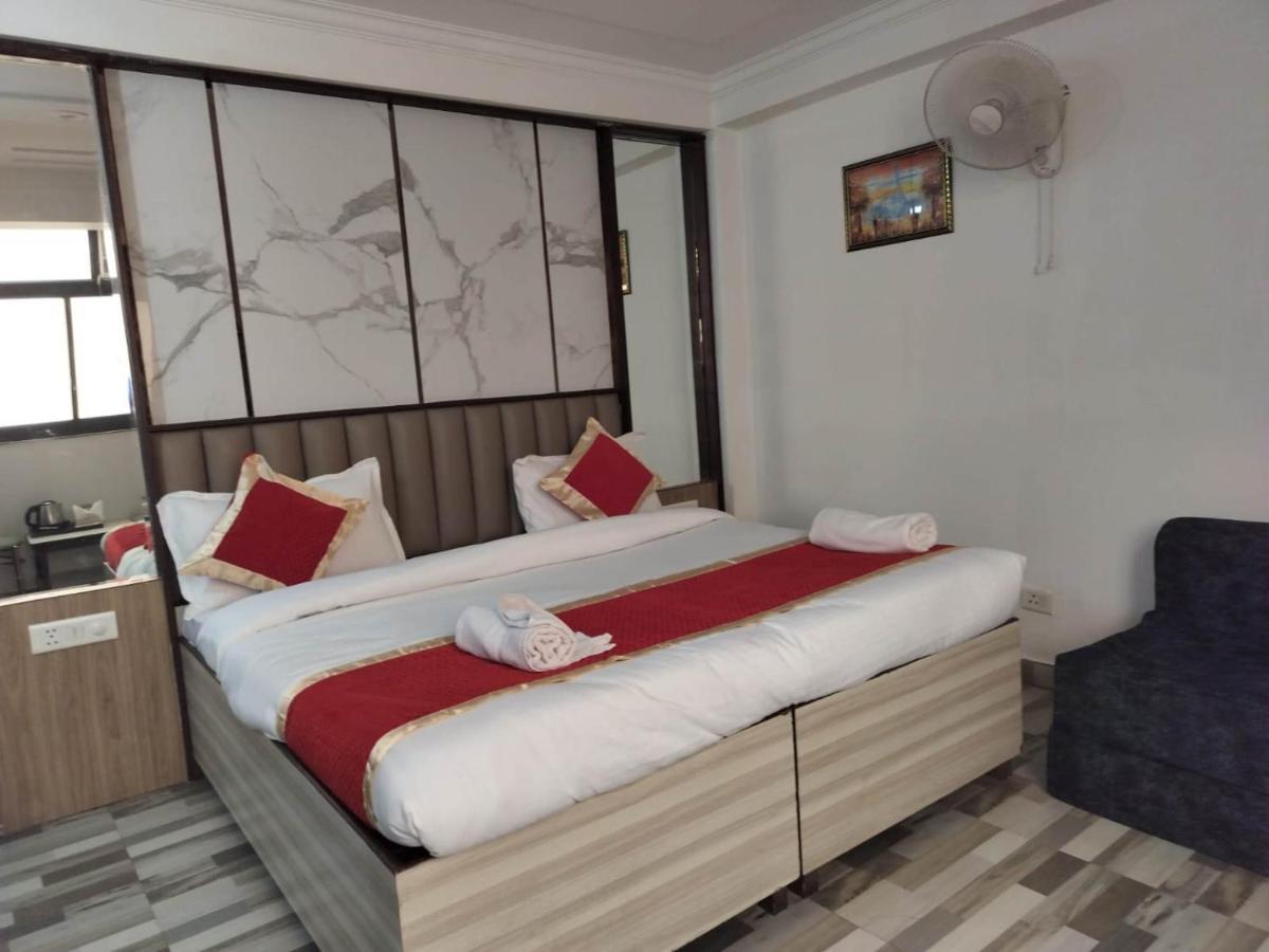 Hotel Clink New Delhi Airport Esterno foto