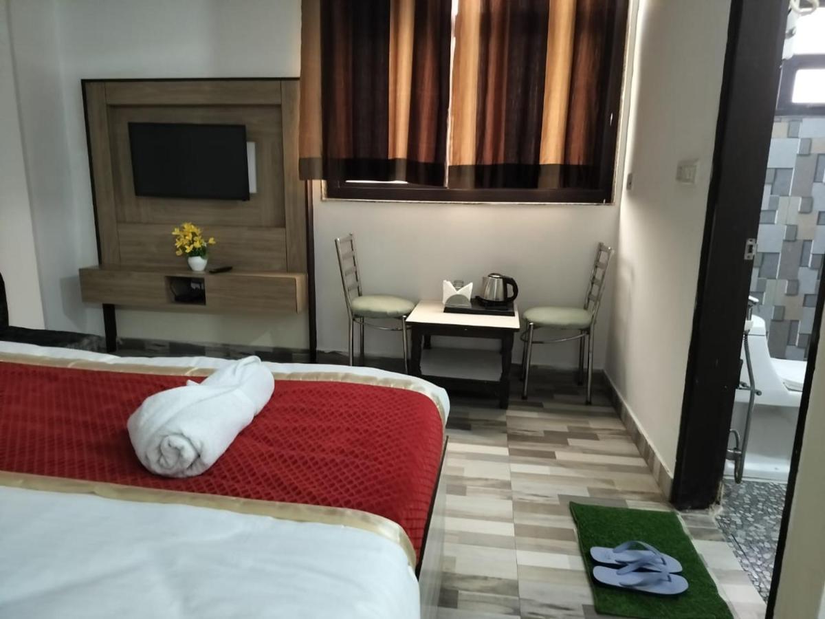 Hotel Clink New Delhi Airport Esterno foto