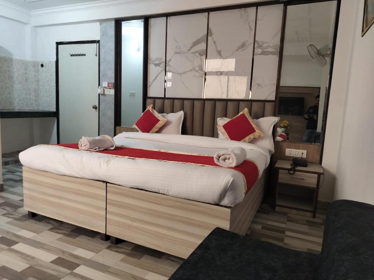 Hotel Clink New Delhi Airport Esterno foto