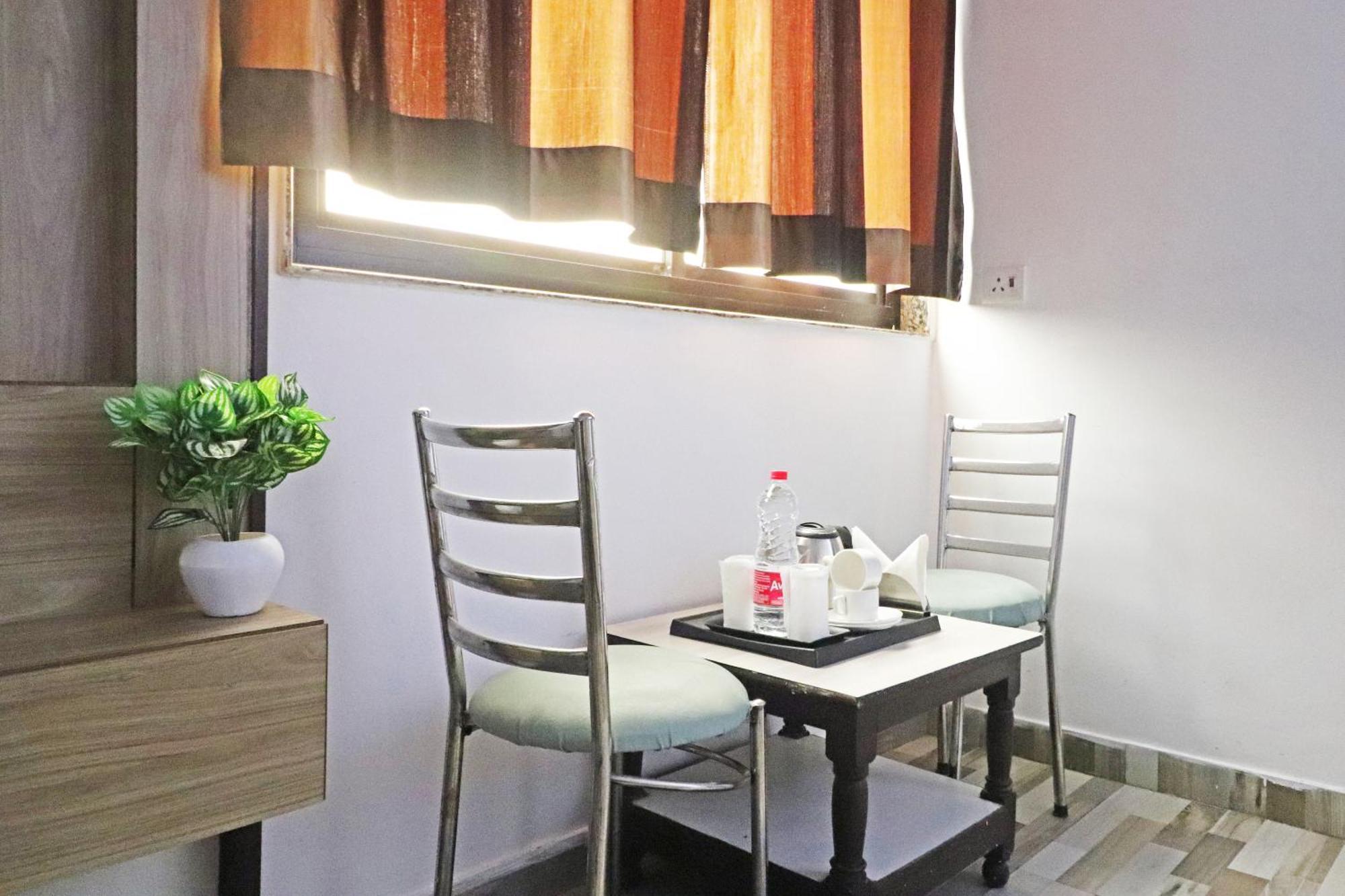 Hotel Clink New Delhi Airport Esterno foto