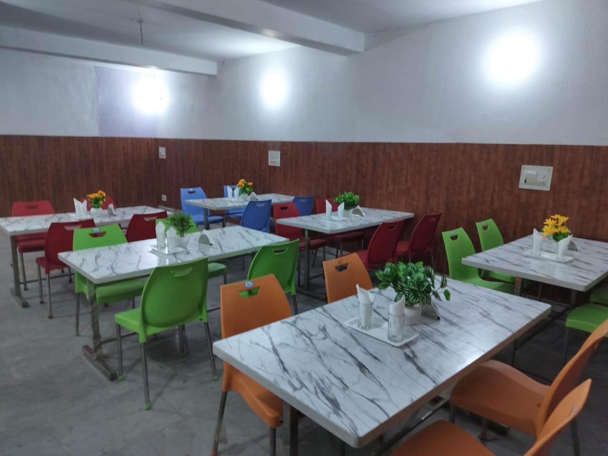 Hotel Clink New Delhi Airport Esterno foto