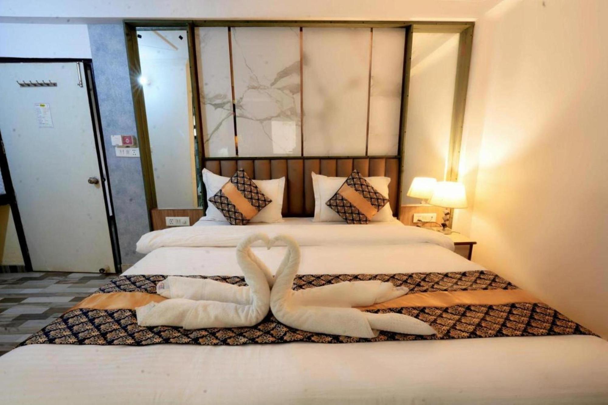Hotel Clink New Delhi Airport Esterno foto