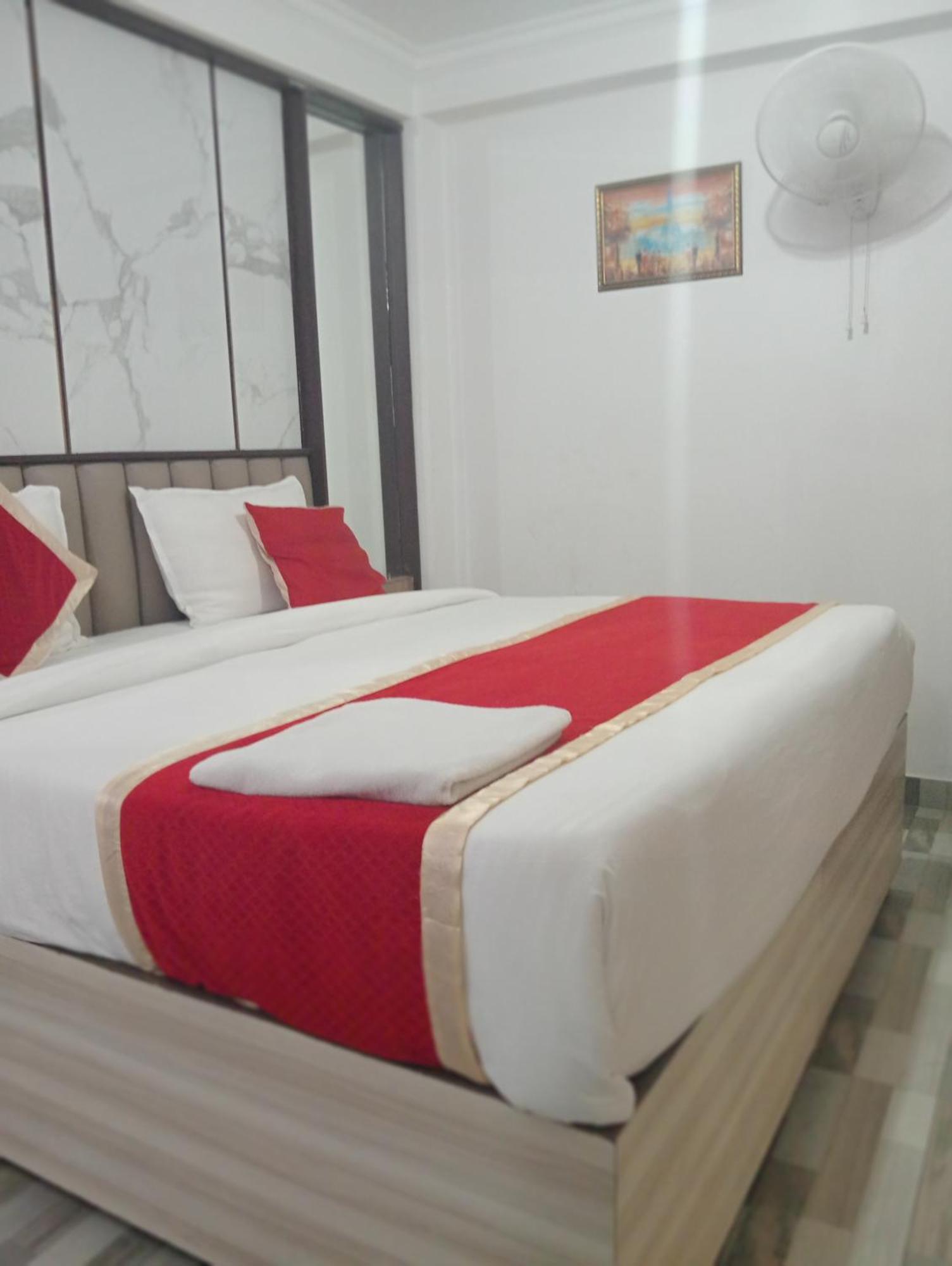 Hotel Clink New Delhi Airport Esterno foto